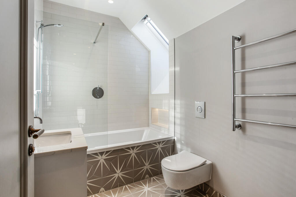 Plot 10 Bathroom