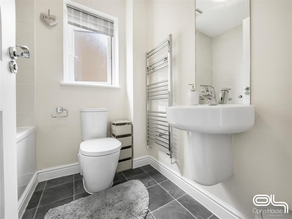 Henley Grove, Church Gresley (27).jpg