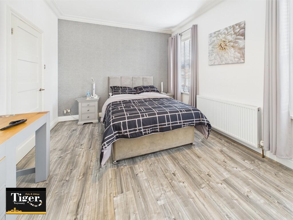 CAM02176G0-PR0564...