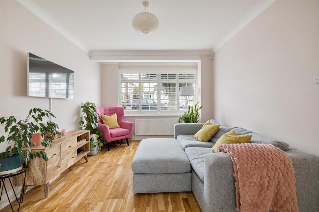 Southern Drive, IG10