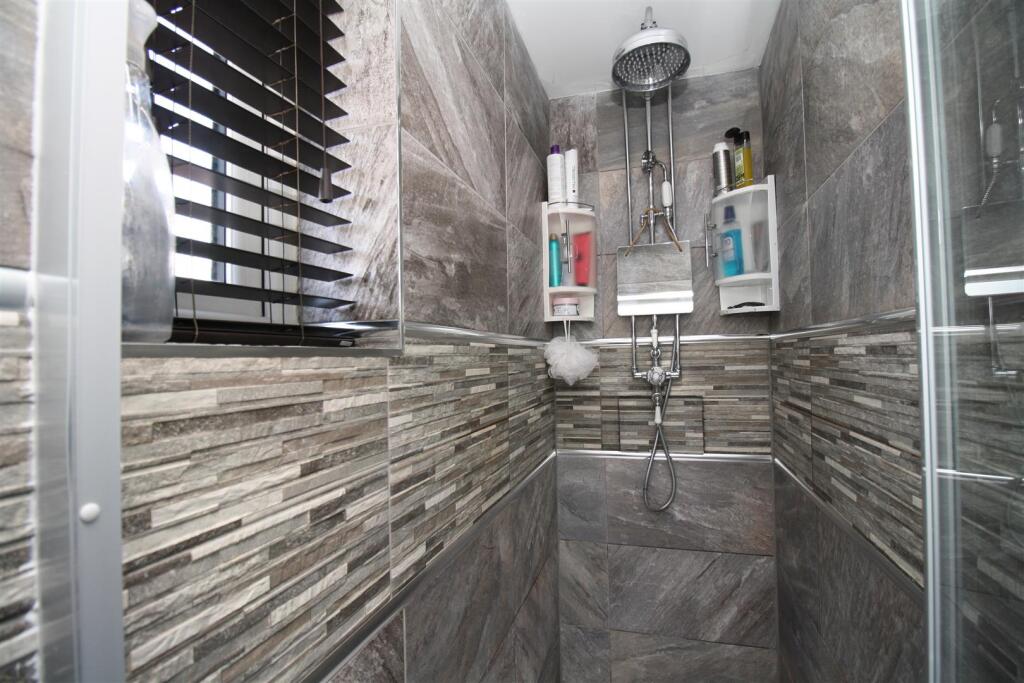 Walk-In Shower Cubicle