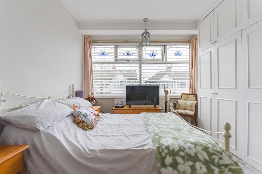 49 Coningsby Gardens-13.jpg