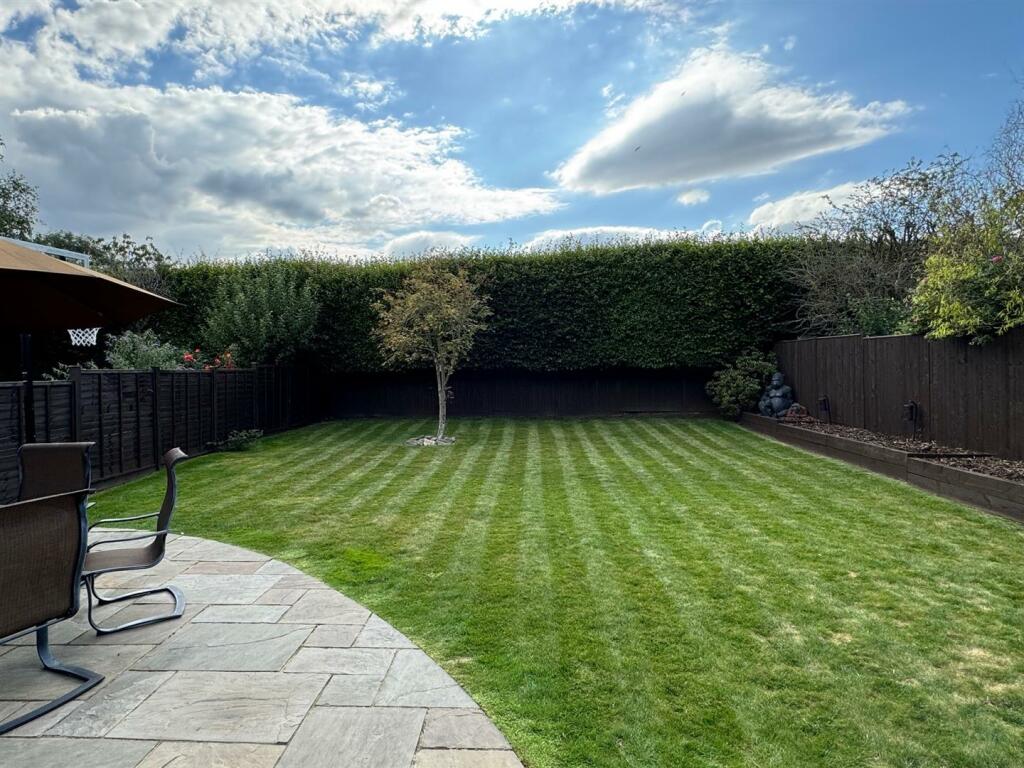 Garden Lrg3.jpg