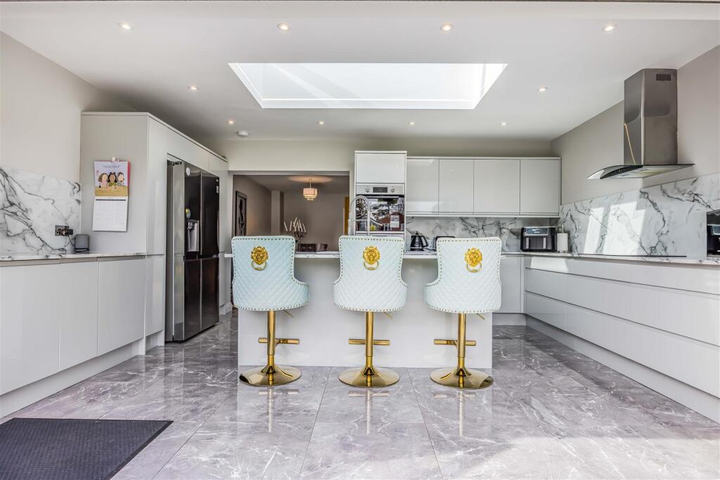 53 Fourth Avenue, Havant-Small-PorticoMarketing-So