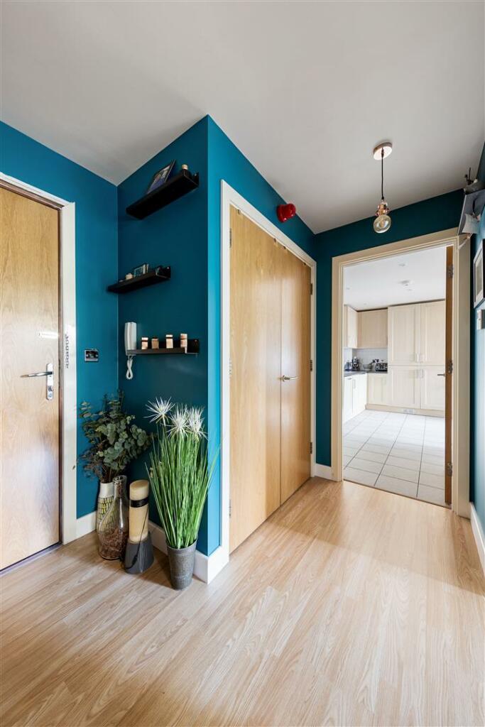Apollo Court E15