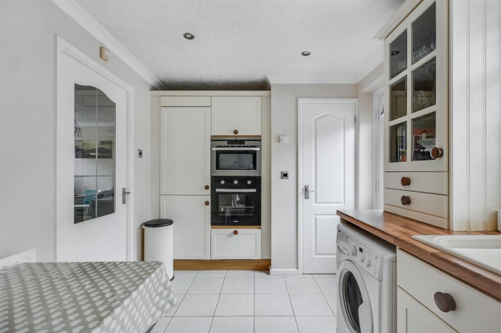 Kitchen_2.jpeg