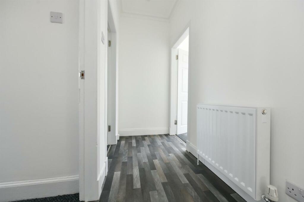 89 holmscroft hallway.jpg