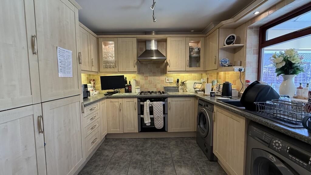 Kitchen/dining ro...