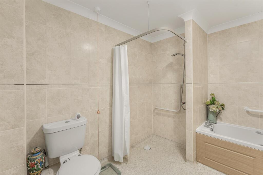 39 Foxhall Court, Banbury-15.jpg