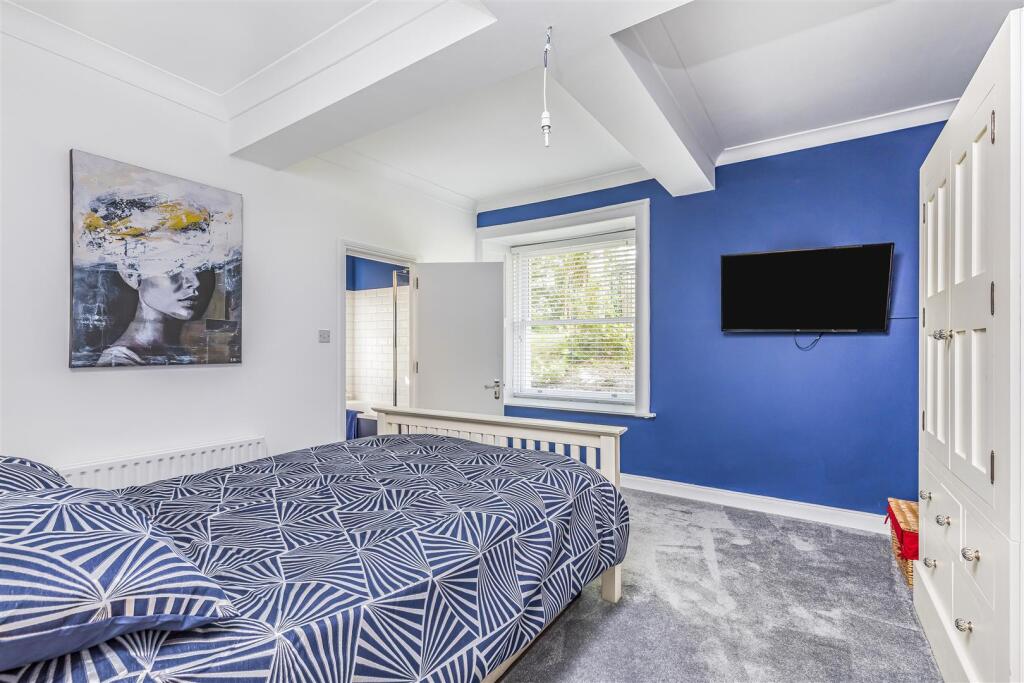 Flat 2 Earls Court, 9 Gervis Road, Bournemouth-Por