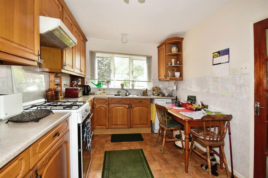 e390bf7e-Kitchen.JPG