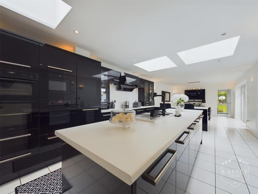 EXTENDED LIVING KITCHEN