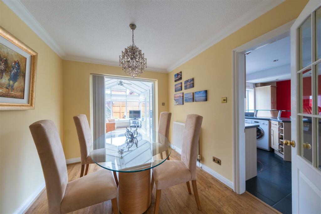 8 Cowmere Close-005.jpg