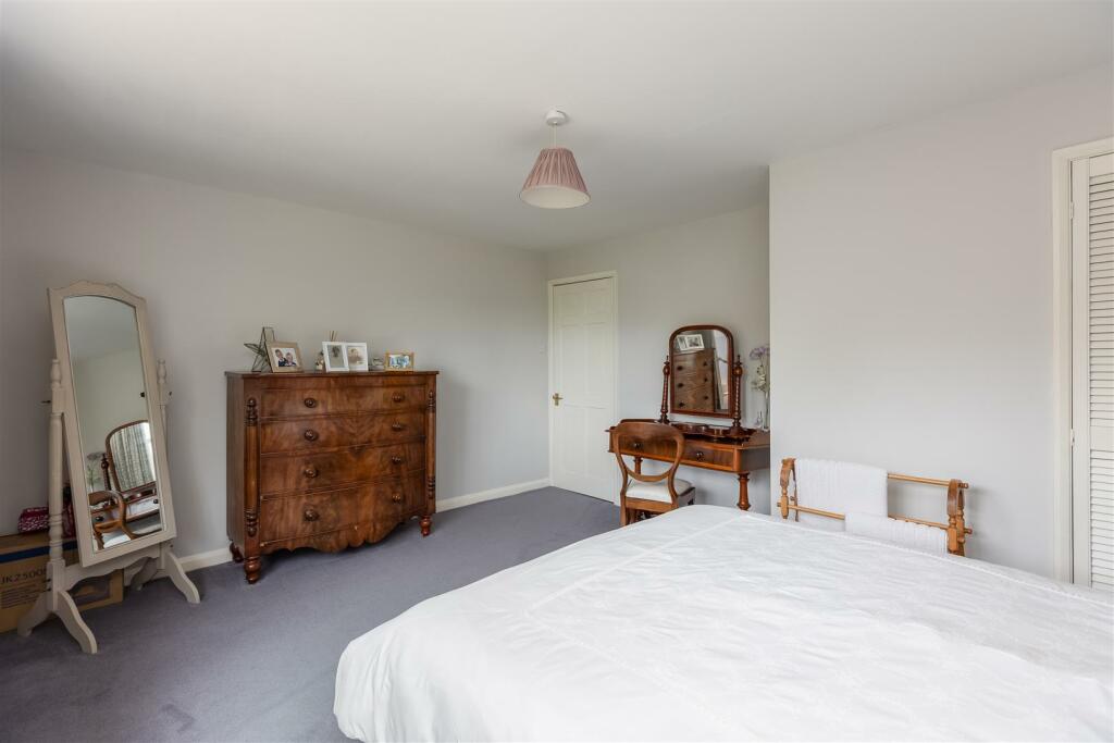 Pasture Lodge Bedroom 2-3.jpg