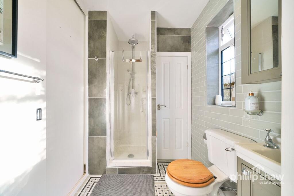 Shower room 2