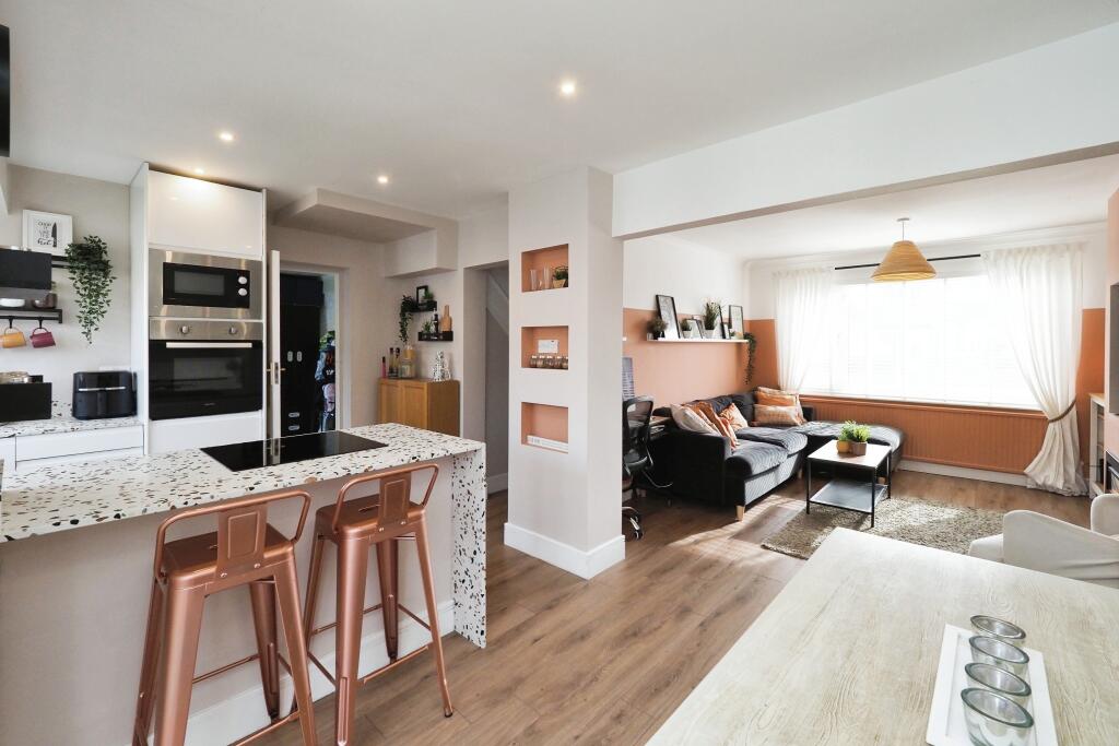 Stunning Airy Open Plan Kitchen/Dining/Living