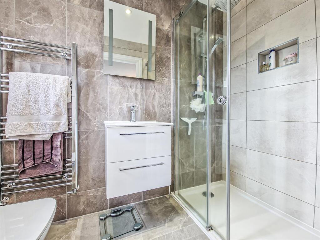 en suite shower room