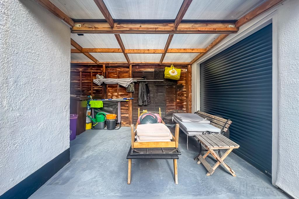 Garage/Workshop