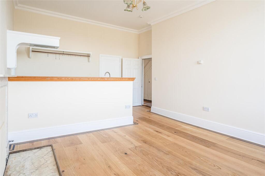 Living/Kitchen Space