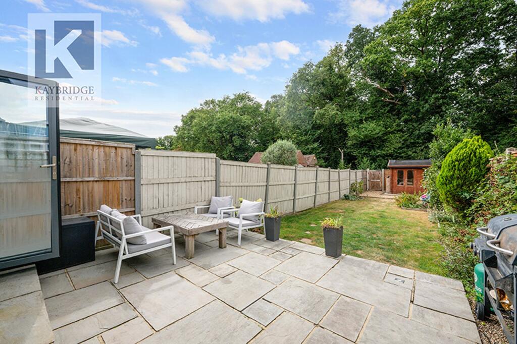 Stoneleigh Avenue, Worcester Park - KT4 8YB