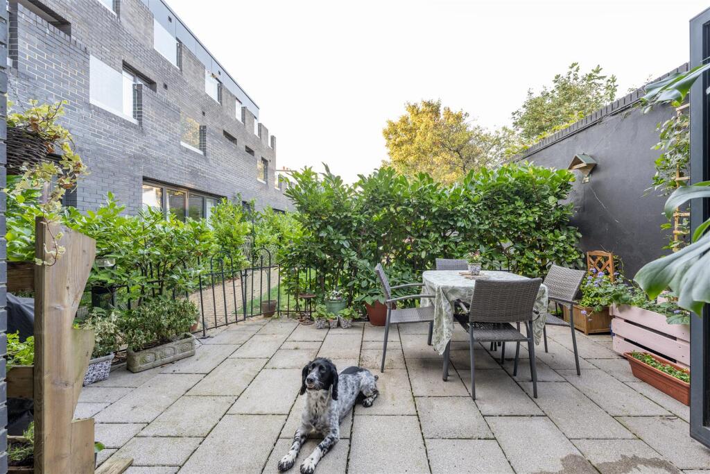 High Road Leyton, E10