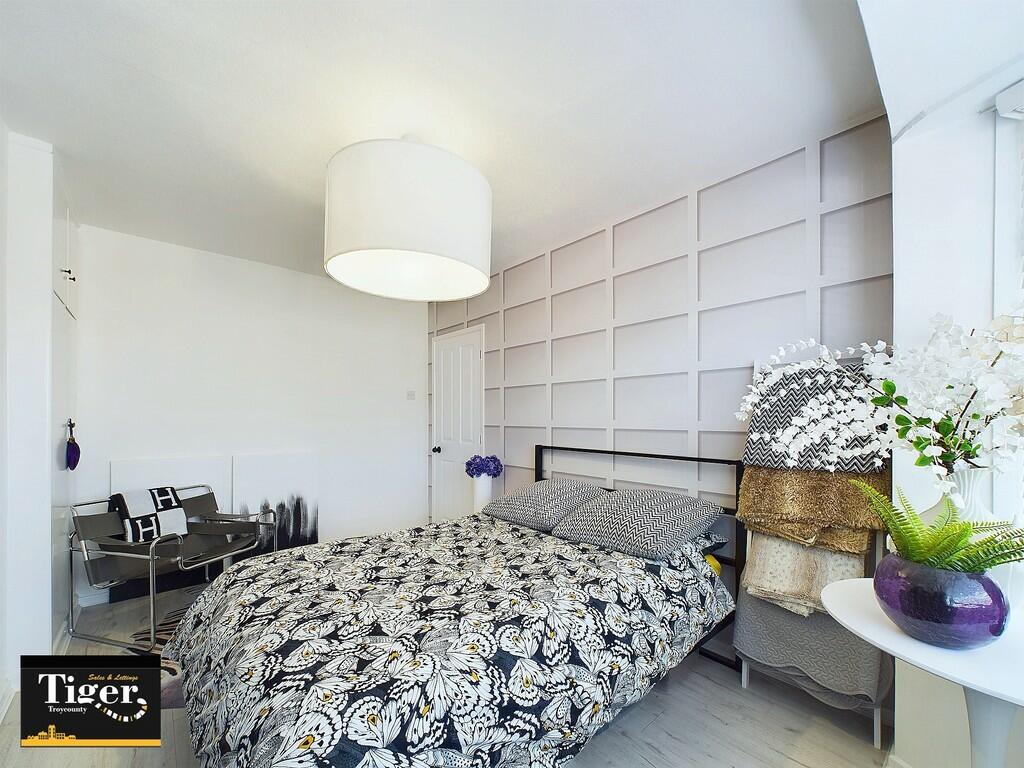 CAM02176G0-PR0359...