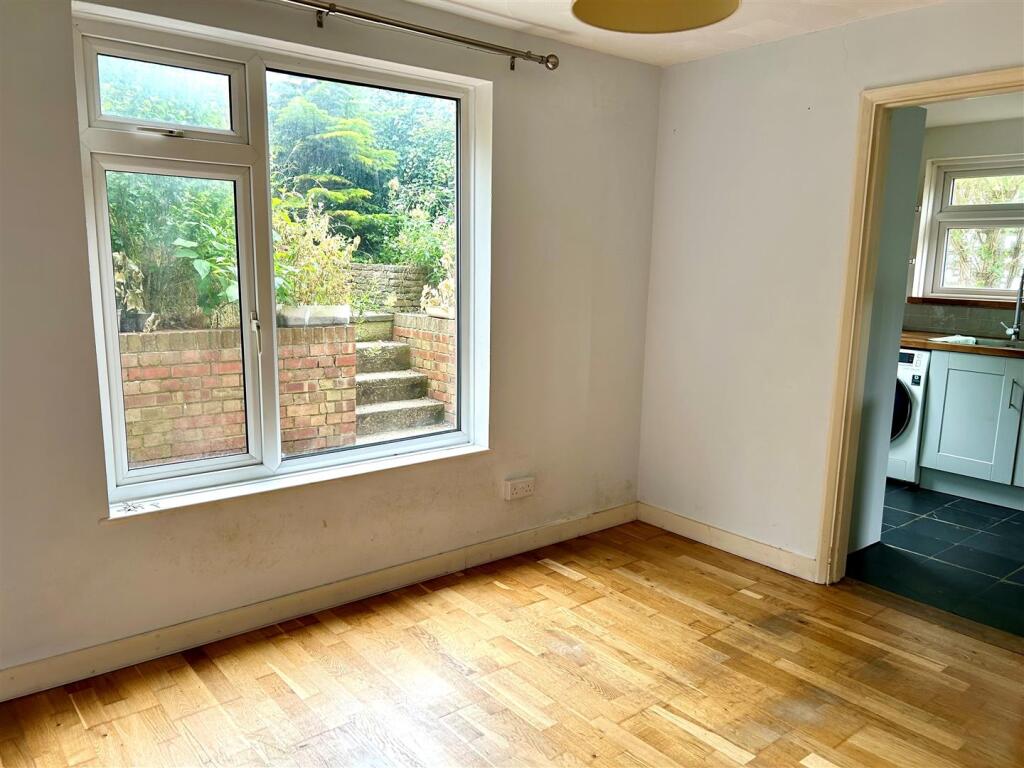 Chichester Close 3 dining room.jpg