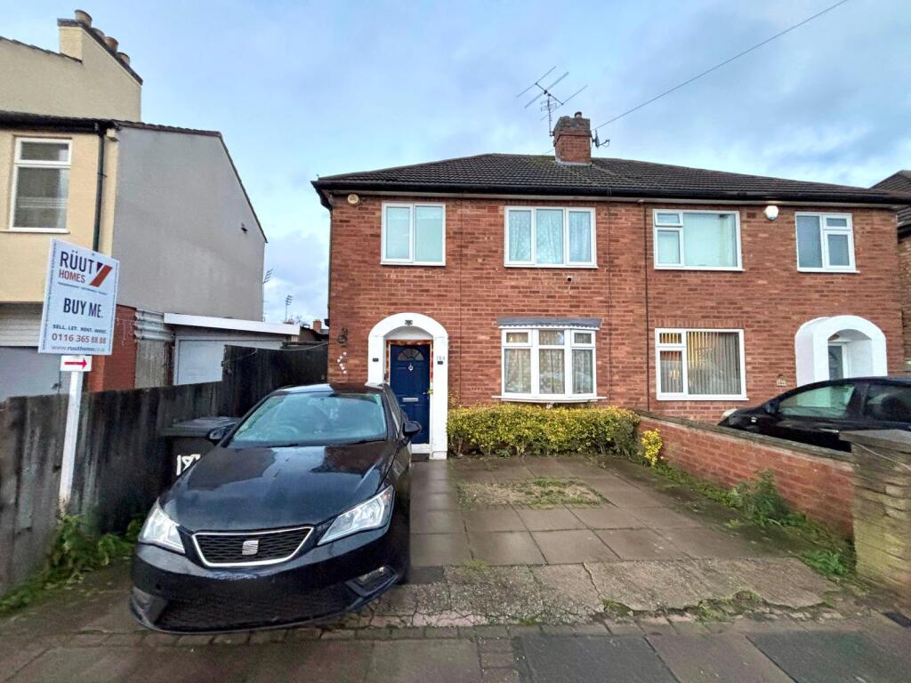 Three Bedroom Terraced House For Sale on Duncan R