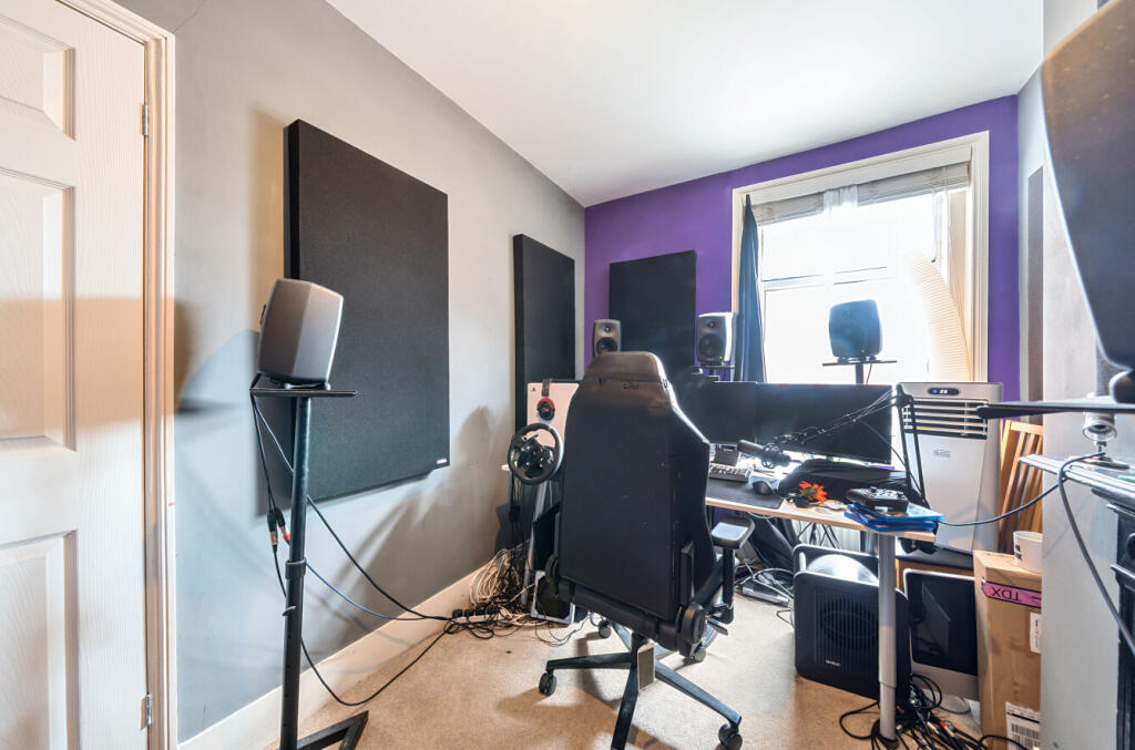 1296852-30-682f40...