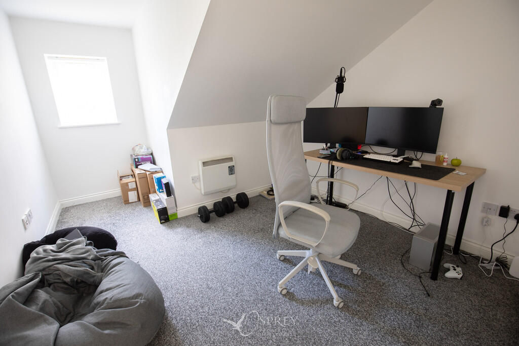 26 Queens Bedroom...