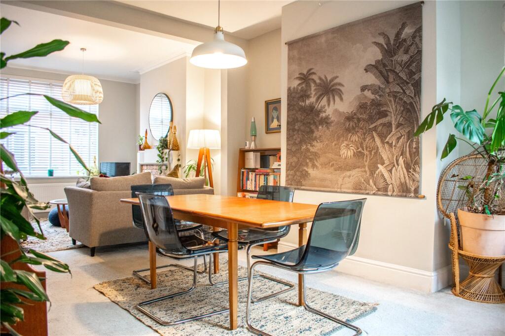 Dining Area/Lounge
