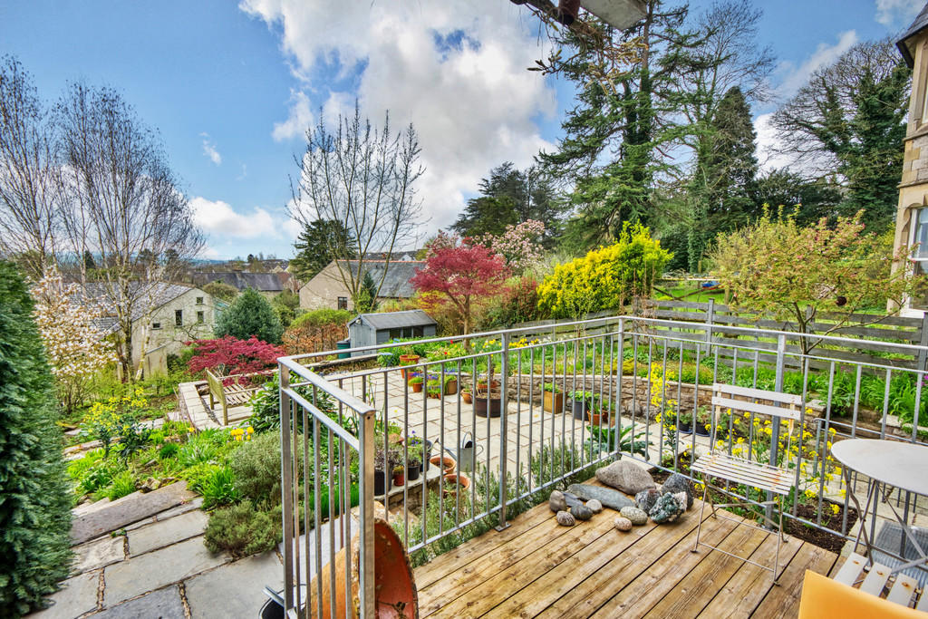 Landscaped Rear ...