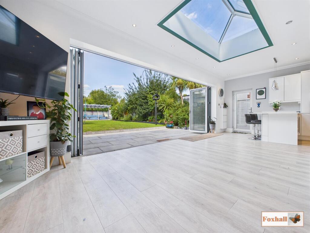 Living / Dining Area