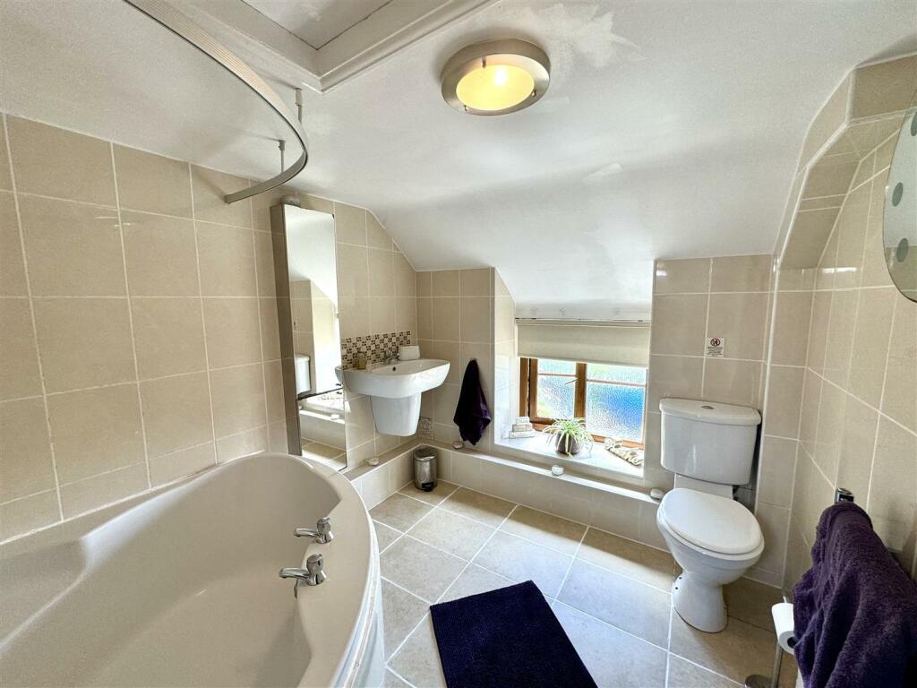 FAMILY BATHROOM