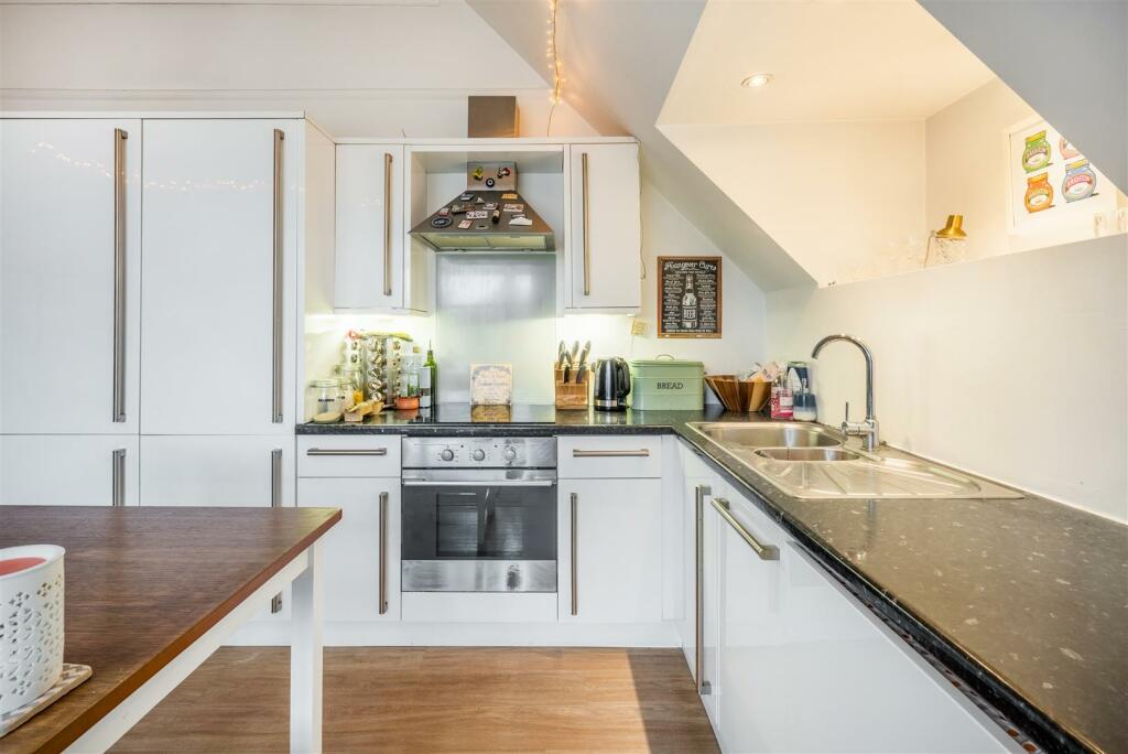Flat 5, 9 Fourth Avenue -8.jpg