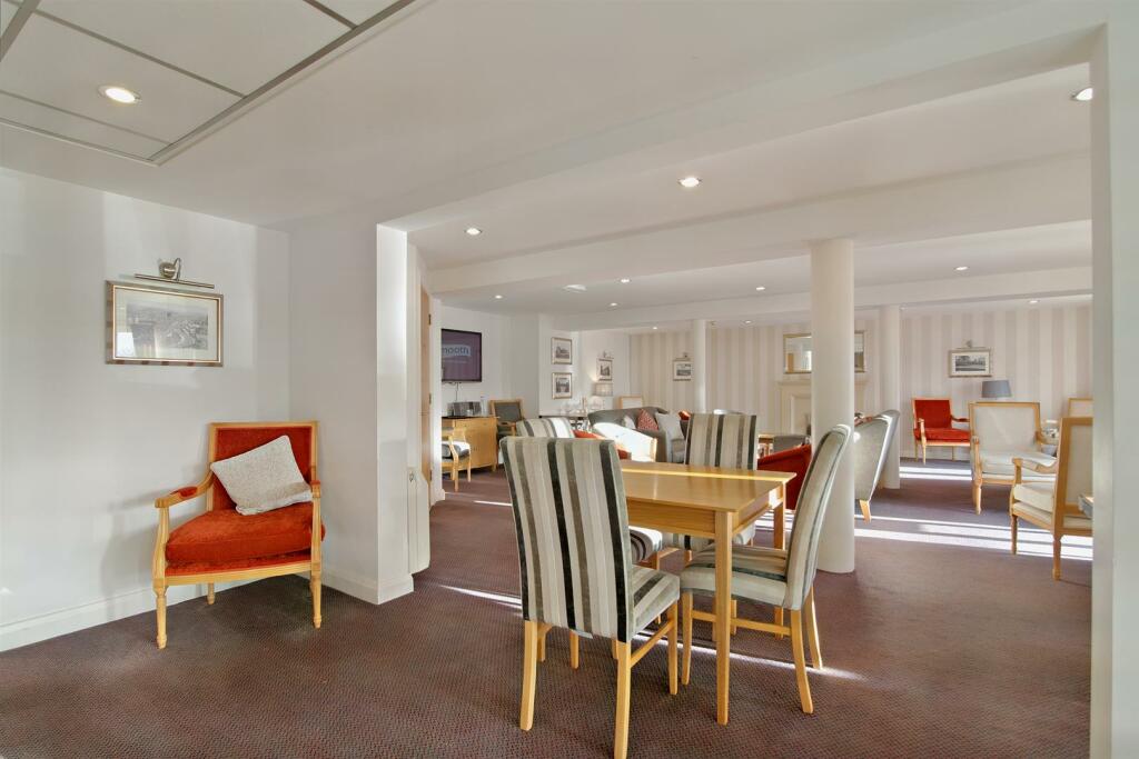 8561013-interior08-800.JPG