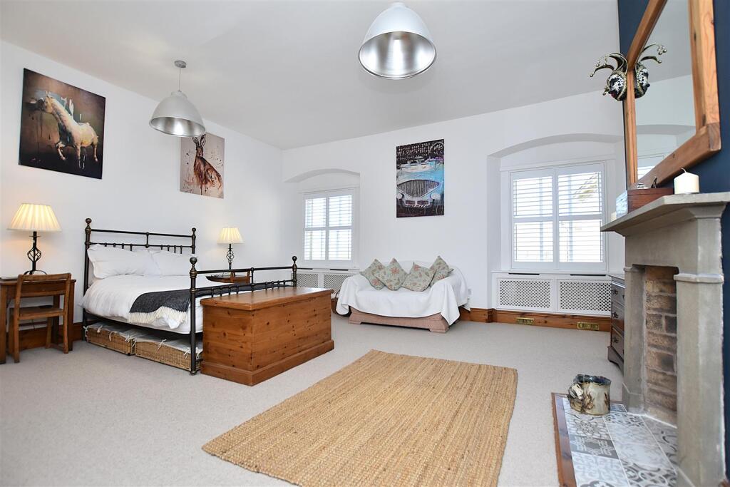 bed 1 (2).JPG