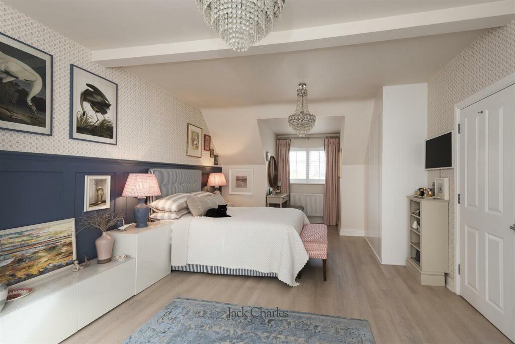 2 Oakhurst Park Gardens, TN11 8BF 015.jpg