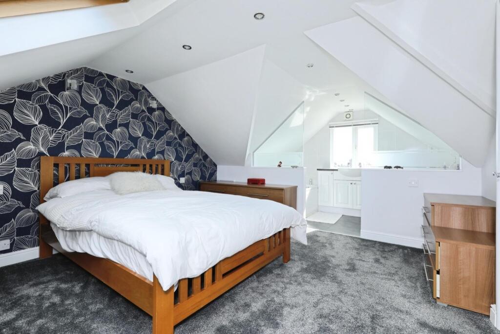 BEDROOM NO.4
