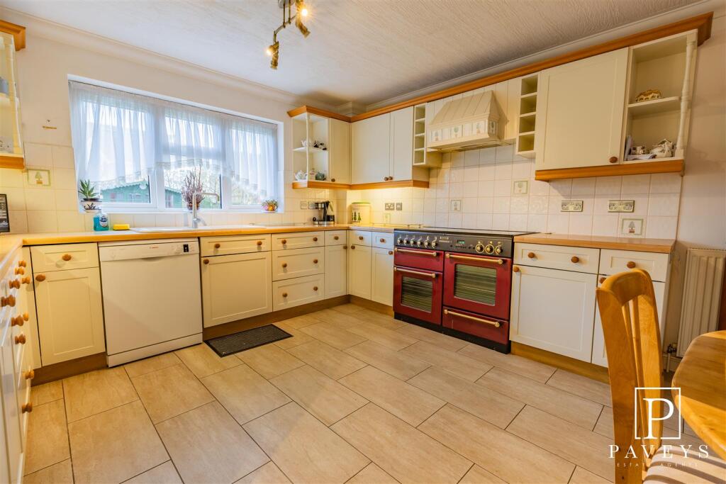 KITCHEN BREAKFAST ROOM
