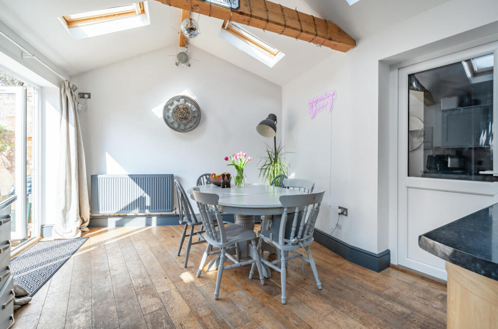 51-681cddf441608-...