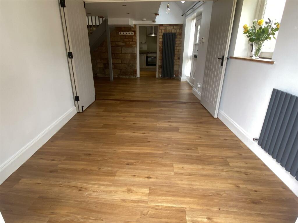 Bedroom 2/Dining room