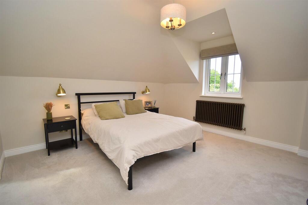 Bedroom-001.JPG