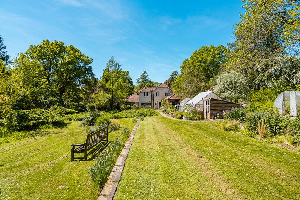 Whites Hill, Stock, CM4