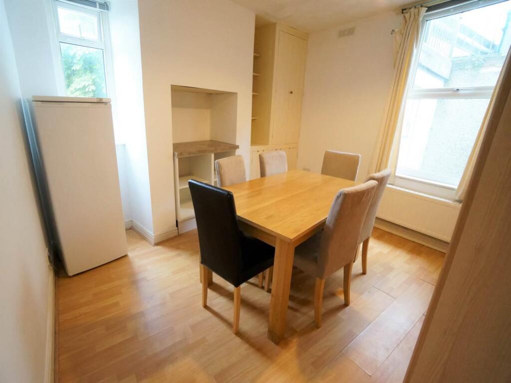 1Penllys_diningroom1.JPG