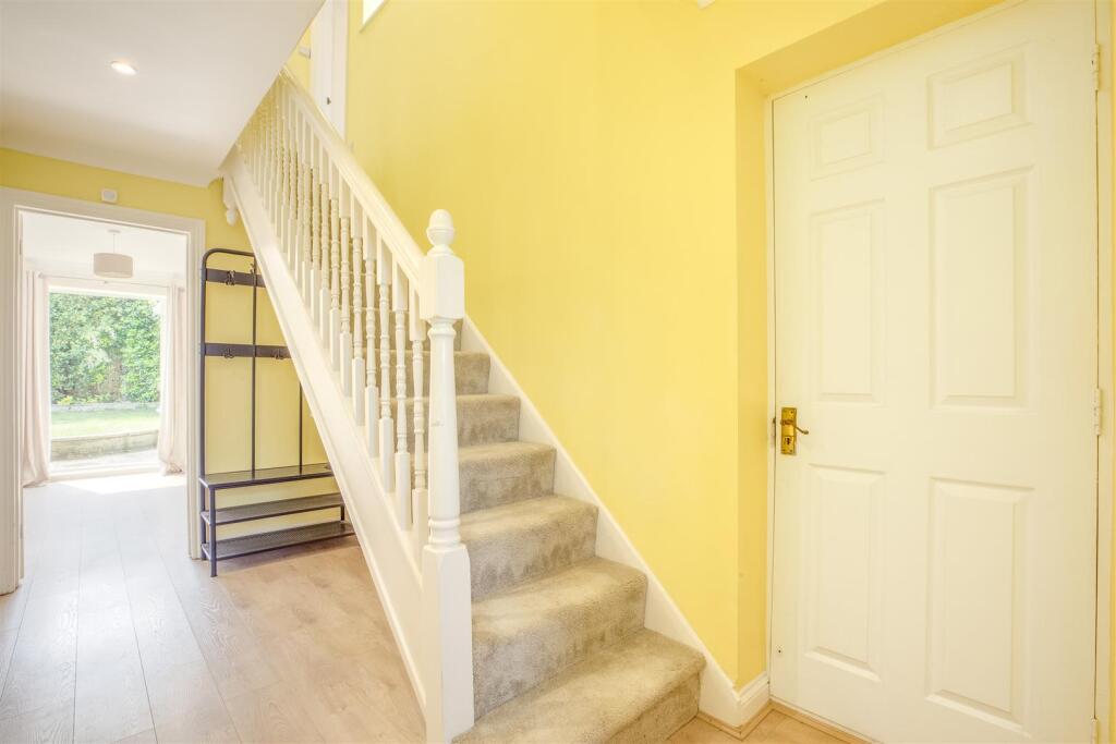 7 Linnet Close, HP12 4QJ NEW-11.jpg