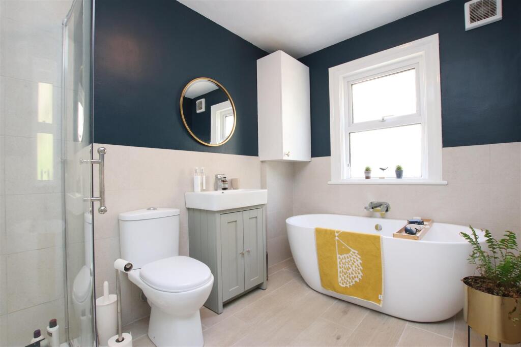 Bathroom.JPG