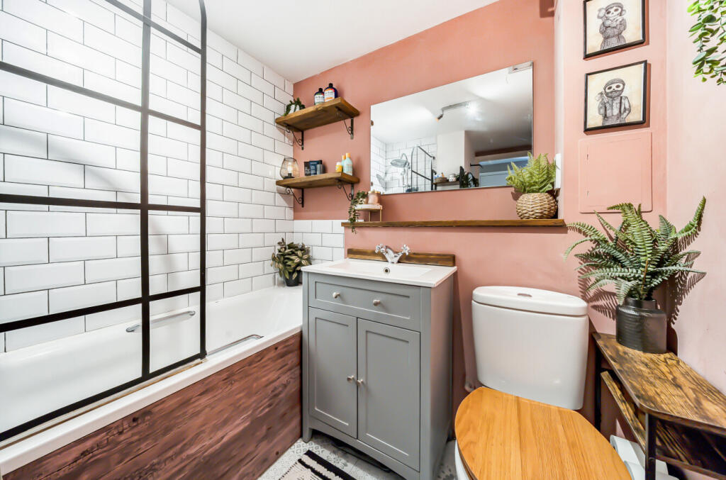 1319345-8-686be11...