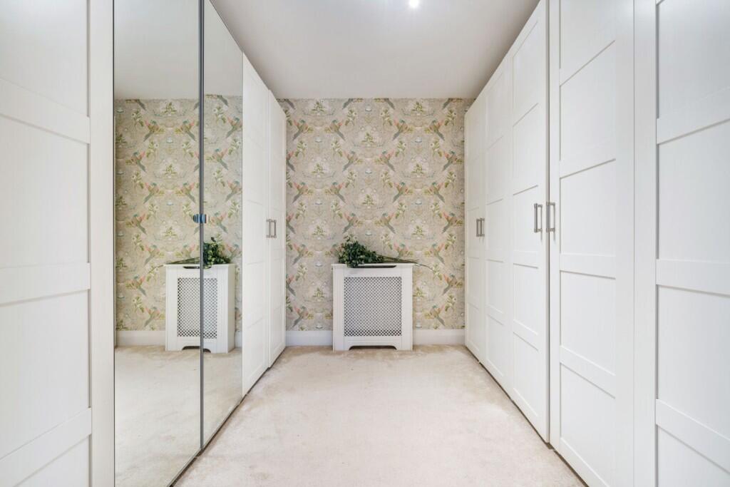 DRESSING ROOM