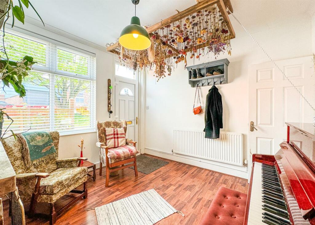 FRONT ROOM